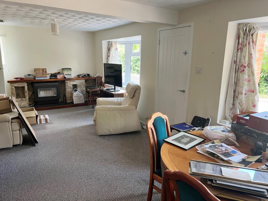 Lot: 55 - THREE-BEDROOM COTTAGE FOR IMPROVEMENT ON FIFTH OF AN ACRE PLOT WITH POTENTIAL -